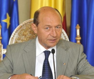 Băsescu a ajuns la spital: "Mi-am băgat invers în ureche un beţişor cu vată"
